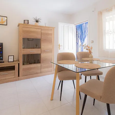 2 Bedroom Gorgeous In Apartman Torrevieja